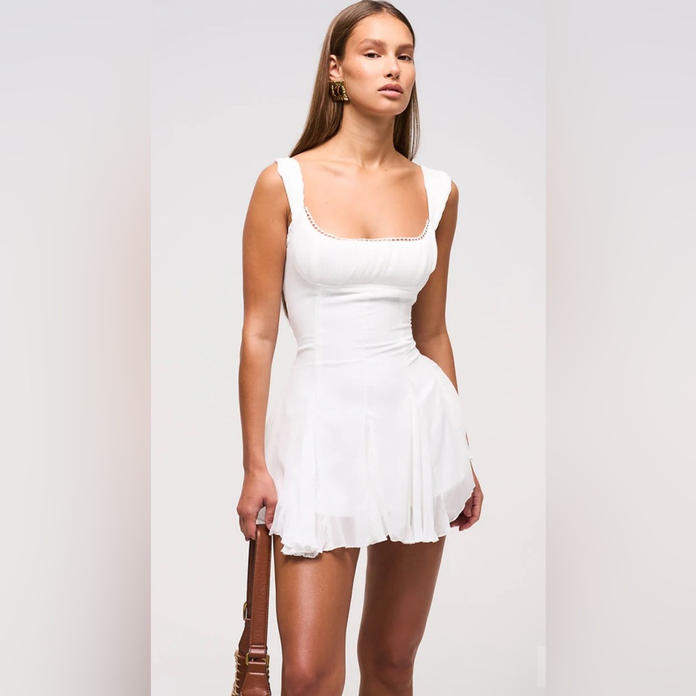 Chic White Sleeveless Mini Dress